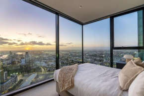 2BR Apartment, Panoramic 180 Degrees Views on 52nd Floor
